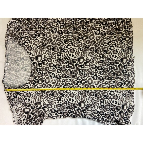 Rose + Olive Women's Size 3X Cheetah Print Blouse Black White Stretch Soft Chic - Picture 8 of 10